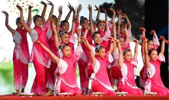 吉祥广场吃瓜比赛,吉祥广场吃瓜大赛欢乐上演