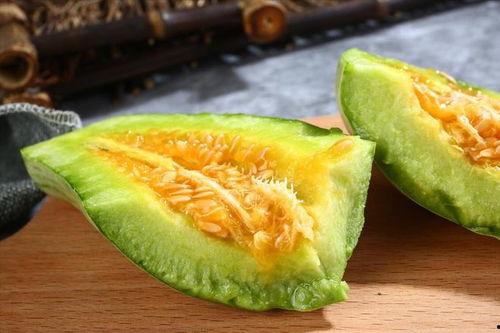 吃蜜瓜喉咙疼,喉咙不适需注意