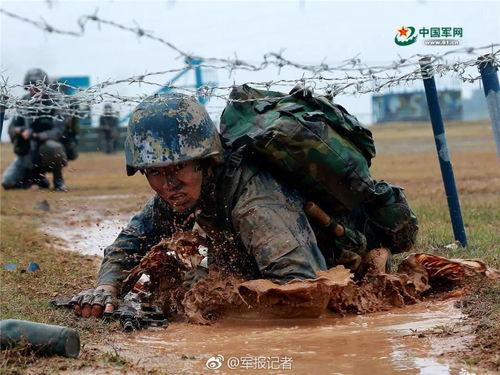 穿越军队吃瓜,吃瓜群众变身战场英雄