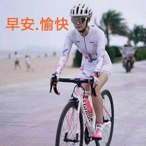 骑行美女吃瓜视频
