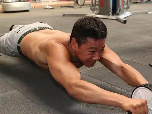 牛牛酱腹肌吃瓜,揭秘健身达人背后的故事