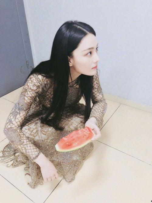 李晓彤吃瓜,揭秘娱乐圈幕后故事