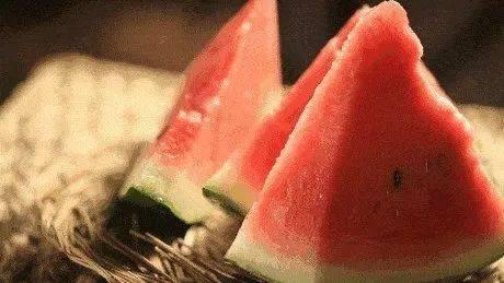 疫情时吃瓜,揭秘网络舆论的狂欢与反思  第3张